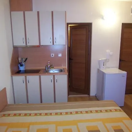 Apartament 28 *
